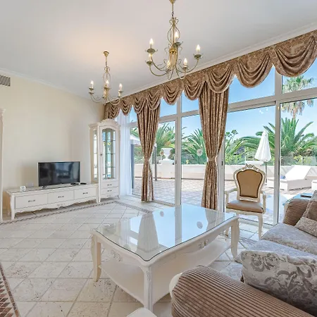 Flamingo Boutique 4*