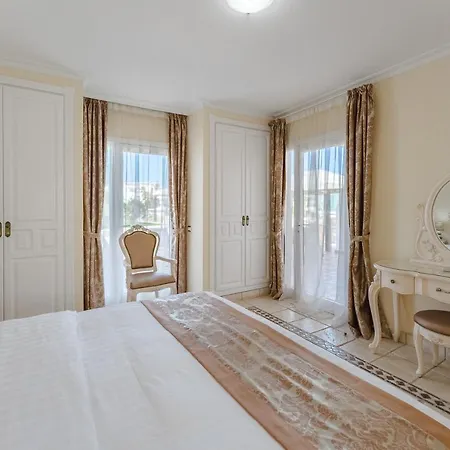 Flamingo Boutique 4*