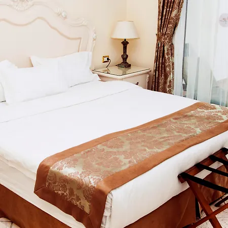 Flamingo Boutique Готель Адехе