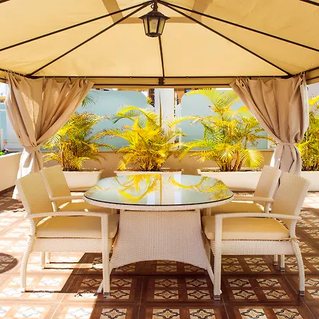 Flamingo Boutique Готель Адехе