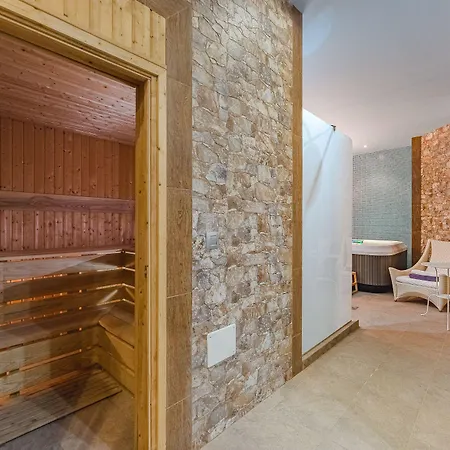 Flamingo Boutique 4*