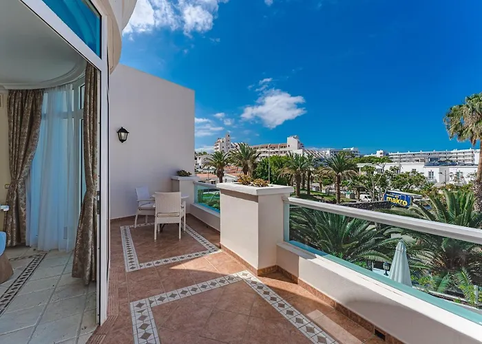 Flamingo Boutique 아데제