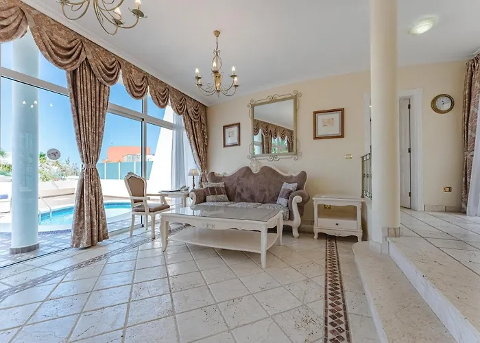 Flamingo Boutique 4* 아데제