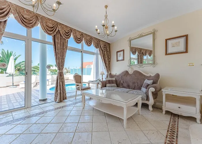 Flamingo Boutique 4*