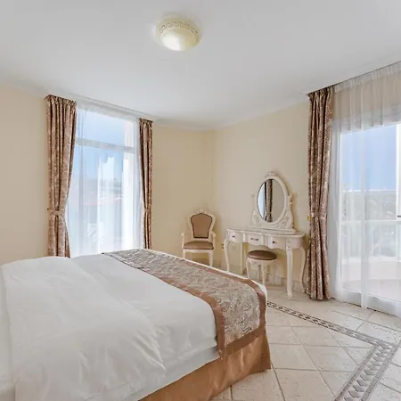 Flamingo Boutique מלון 4*