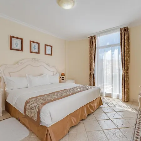 מלון Flamingo Boutique 4*