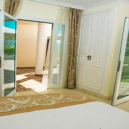 Flamingo Boutique 4* 아데제