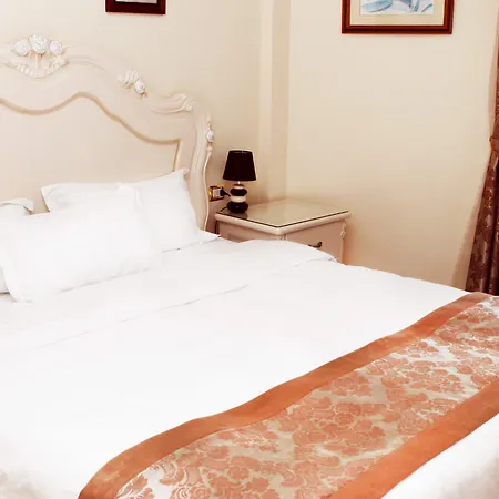 מלון Flamingo Boutique 4*