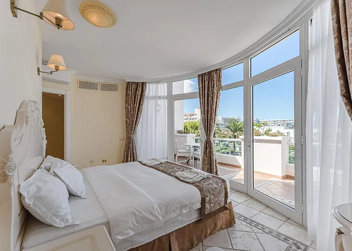 Flamingo Boutique 4*