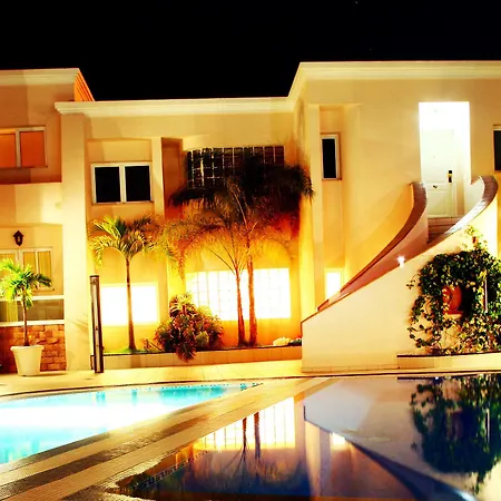 מלון Flamingo Boutique 4*