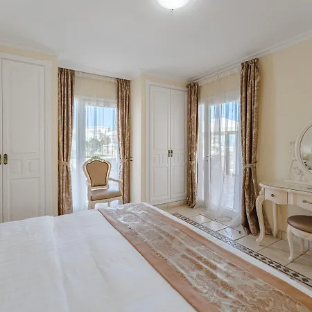 Flamingo Boutique 4* אדחה