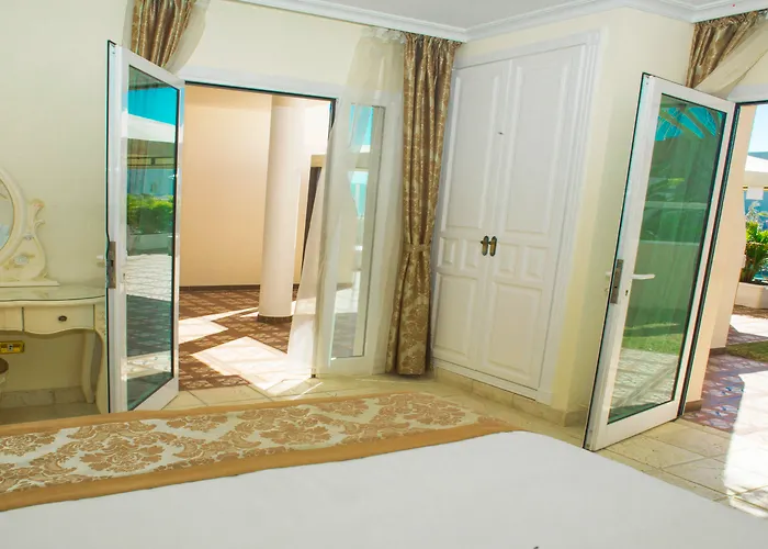 Flamingo Boutique 4* أذيخي