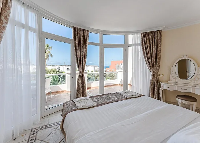 فندق Flamingo Boutique 4*